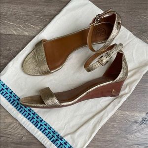 ✨Tory Burch Gold Wedge Sandals✨
